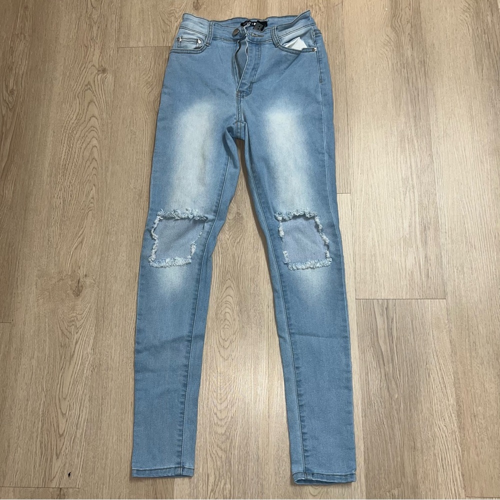 NEW Fashion Nova Skinny Jeans Distressed Light Wash Size 5